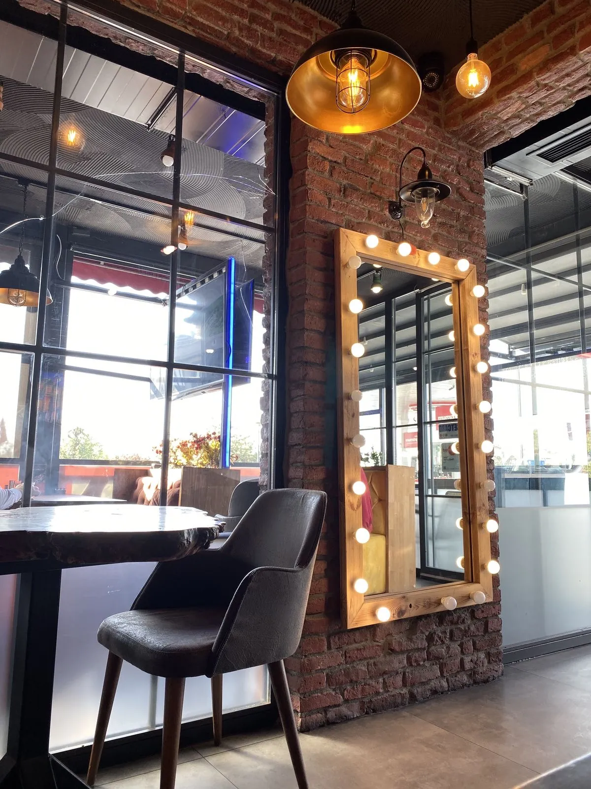 Qbistro Kafe Mimari Tasarım Tadilat Projemiz - tamamlanan tasarım 12